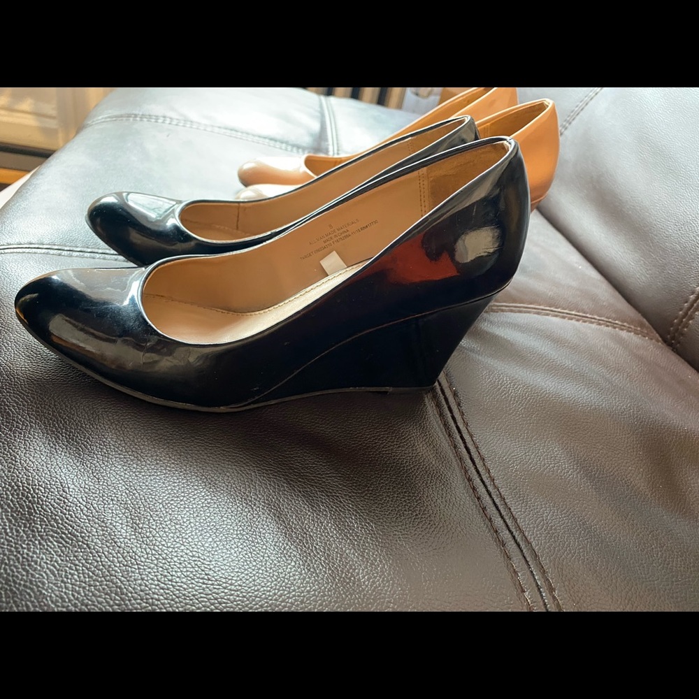 Beautiful Size 8 wedges black and nude